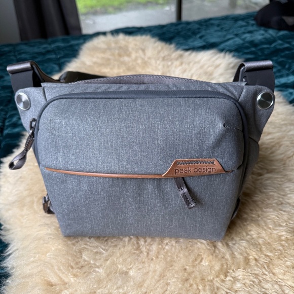 NWOT Peak Design Everyday Sling 3L - Picture 2 of 7